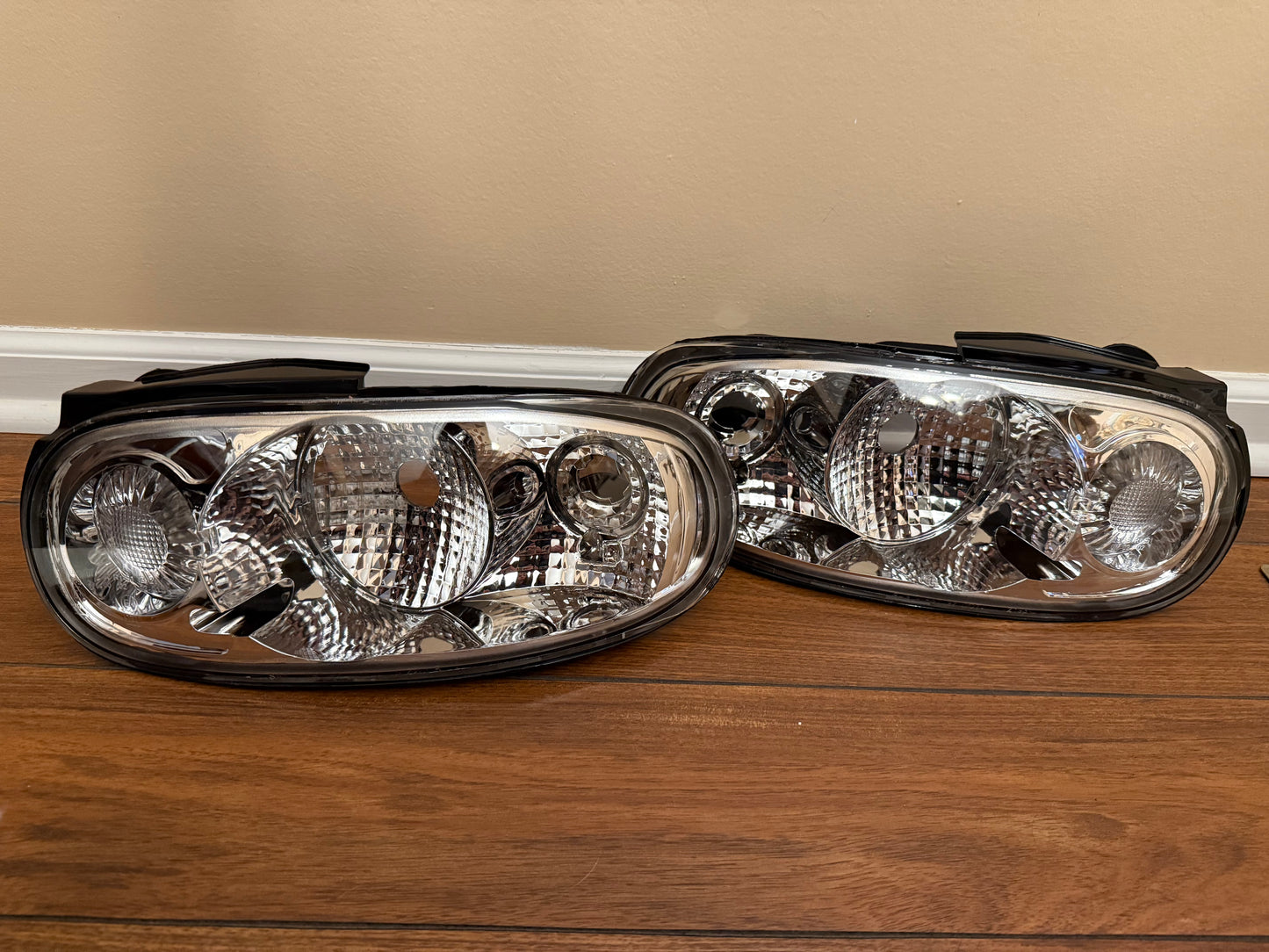 NA Miata Clear Taillights (NOT PERFECT) chip on left side+paint chip on right side