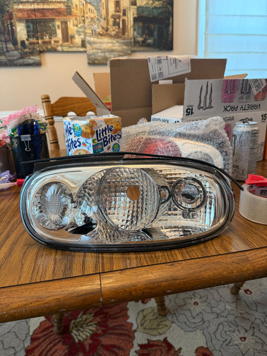 NA Miata Clear Taillights (NOT PERFECT!) red piece on passenger side