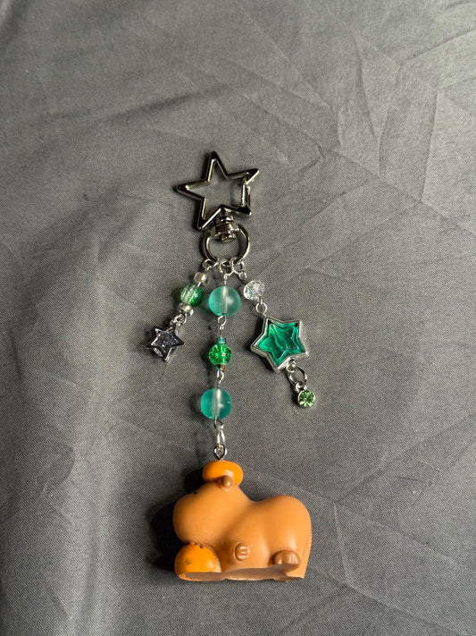 Capybara Keychain-Green w/ Star Clip