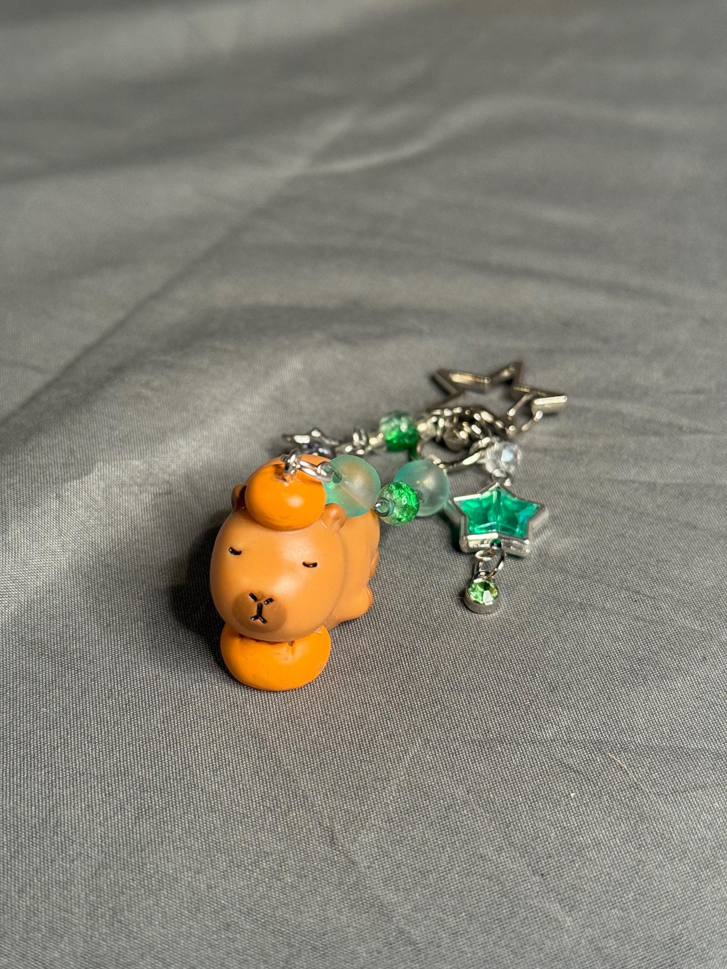 Capybara Keychain-Green w/ Star Clip